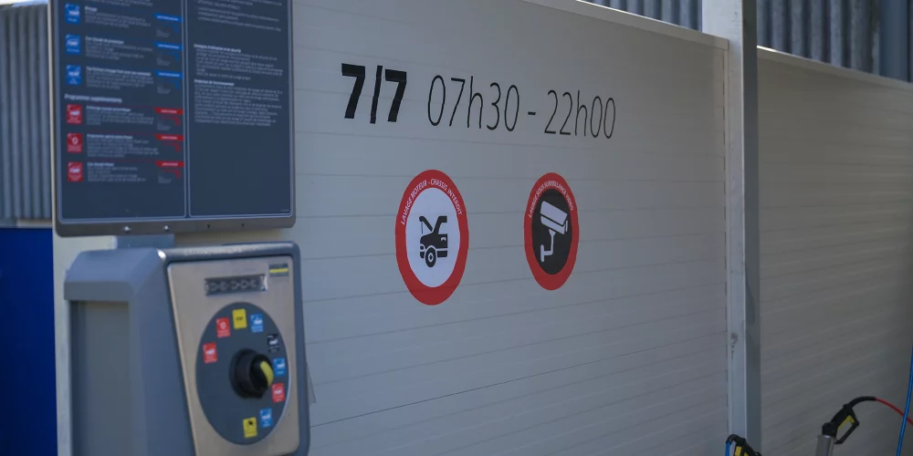 Rendez à votre voiture son éclat d'origine avec la station de lavage dernier cri de Garage Grenétöl. Notre technologie de pointe assure un nettoyage complet et efficace, préservant la brillance de votre véhicule. Simplifiez votre routine d'entretien automobile et offrez à votre voiture le traitement qu'elle mérite. Visitez-nous dès aujourd'hui pour une expérience de lavage exceptionnelle.